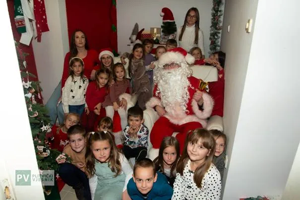 Mališani iz vrtića u blagdanskoj čaroliji hotela Jezero